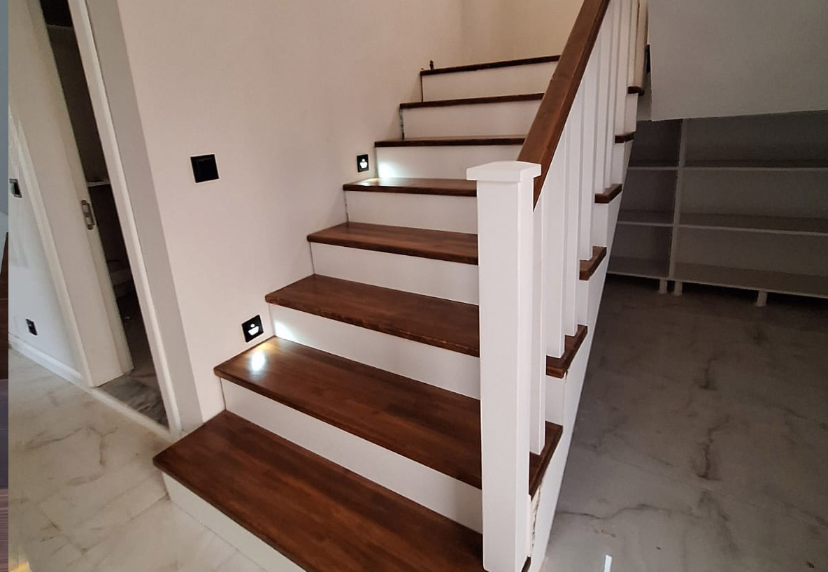 Antalya'da ahşap merdiven tercihi.